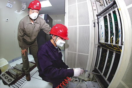 帶電“清洗”通信設備 保障通信傳輸?shù)默F(xiàn)代化作業(yè)